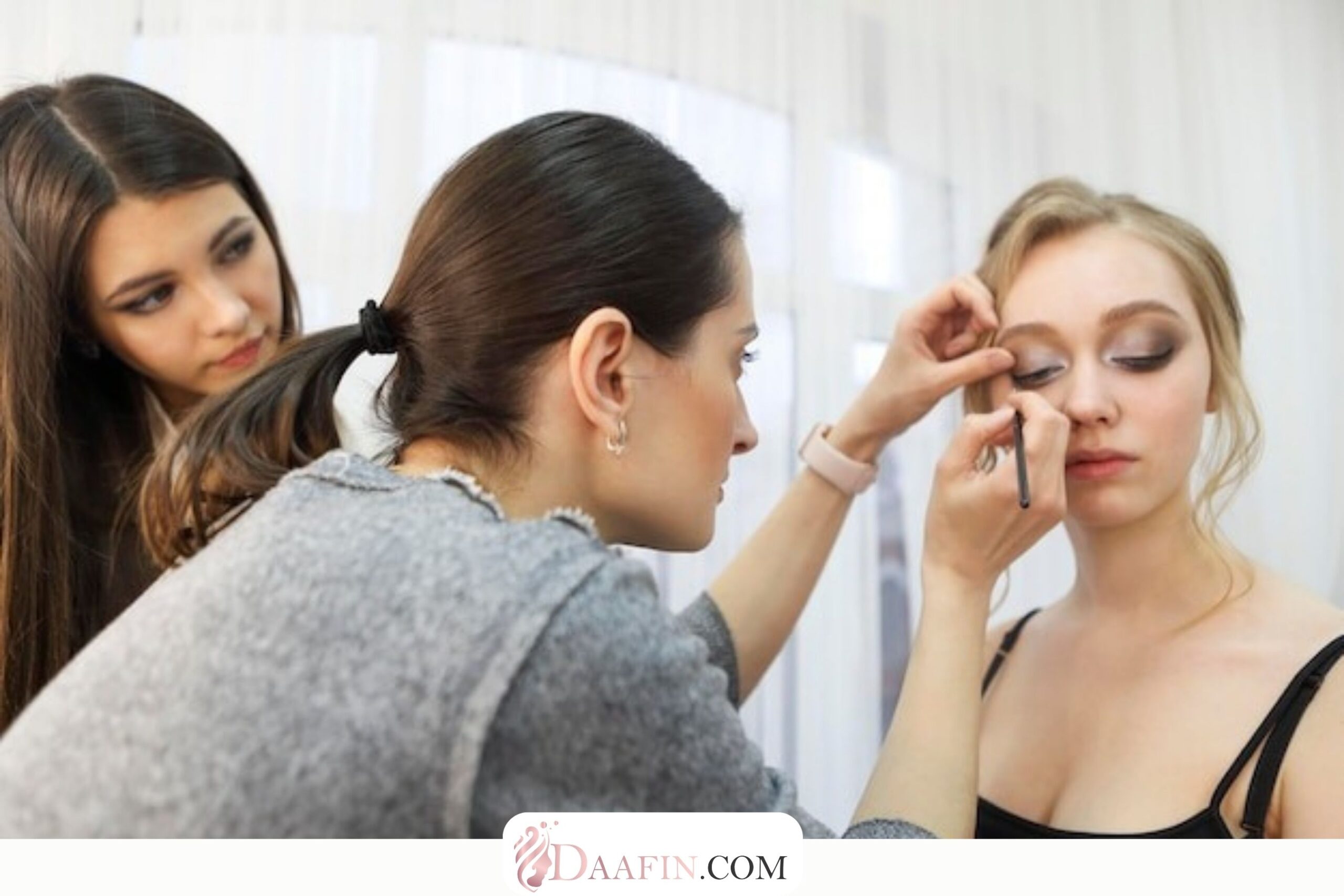 راهنمای انتخاب رنگ خط چشم متناسب با رنگ چشم