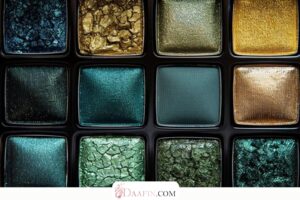آموزش جامع آرایش چشم با سایه‌های متالیک برای درخشش شبانه