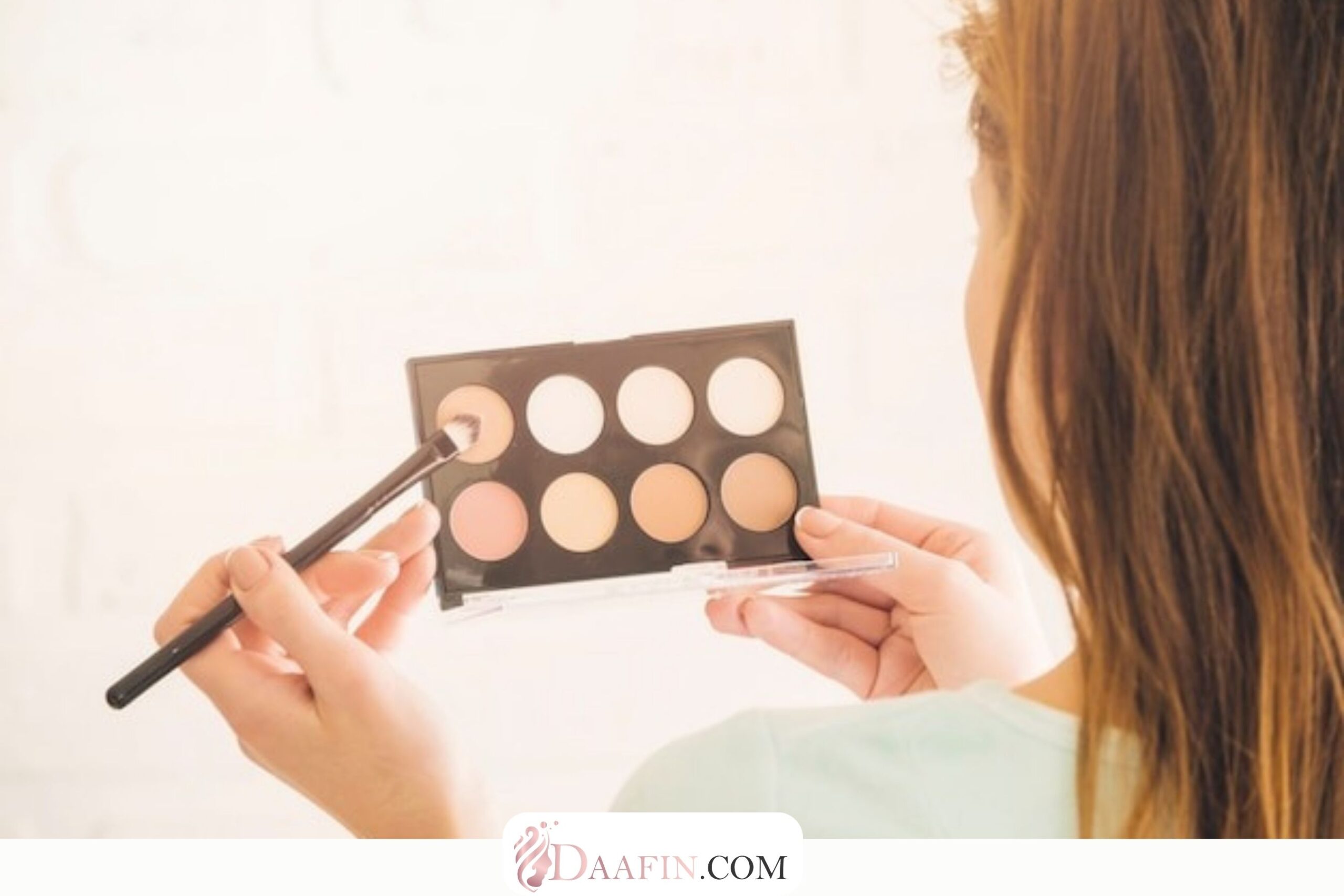 معرفی سایه‌های چشم با رنگ‌های خنثی برای آرایش روزانه