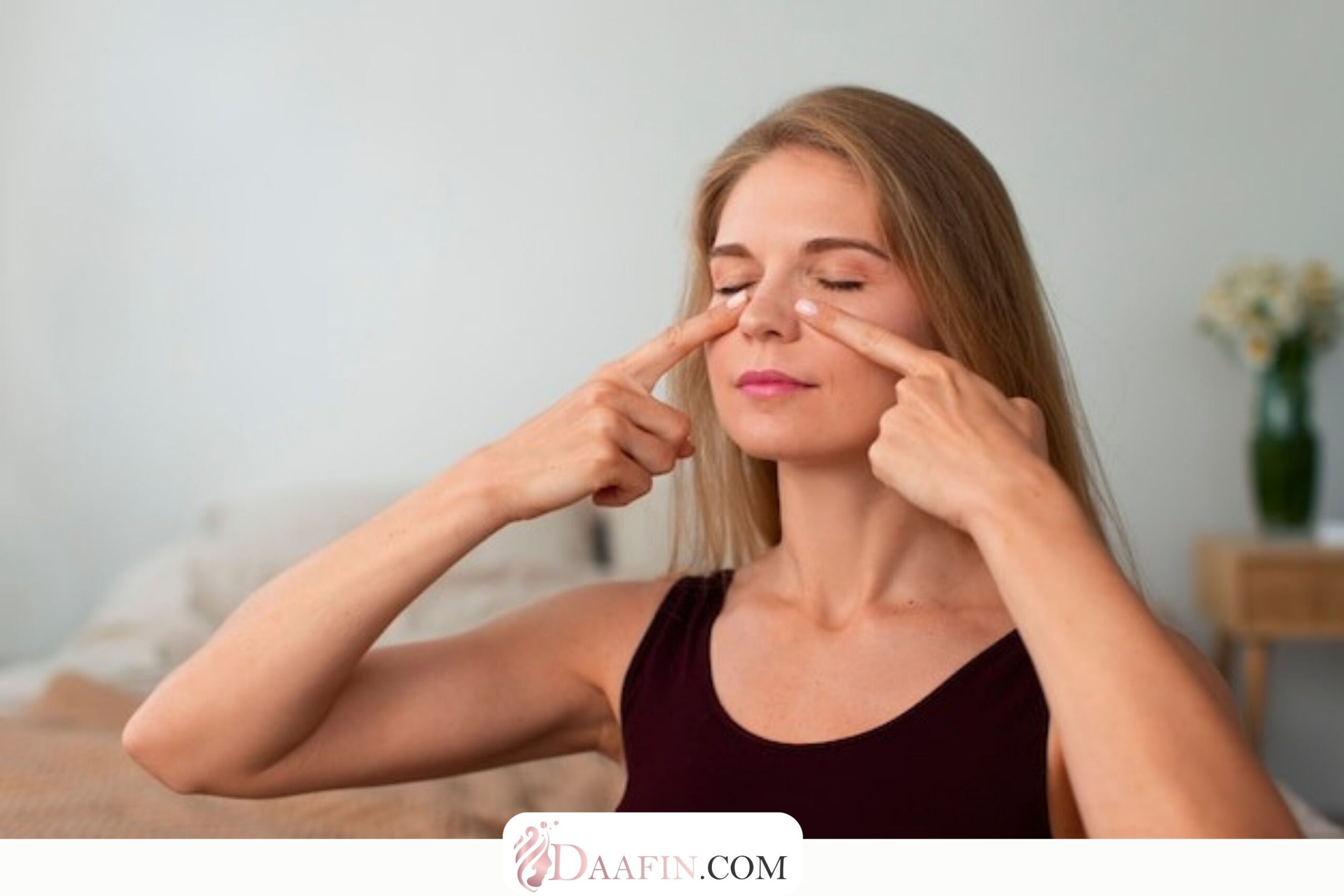 معرفی تکنیک‌های ماساژ برای آبرسانی و رفع خستگی چشم