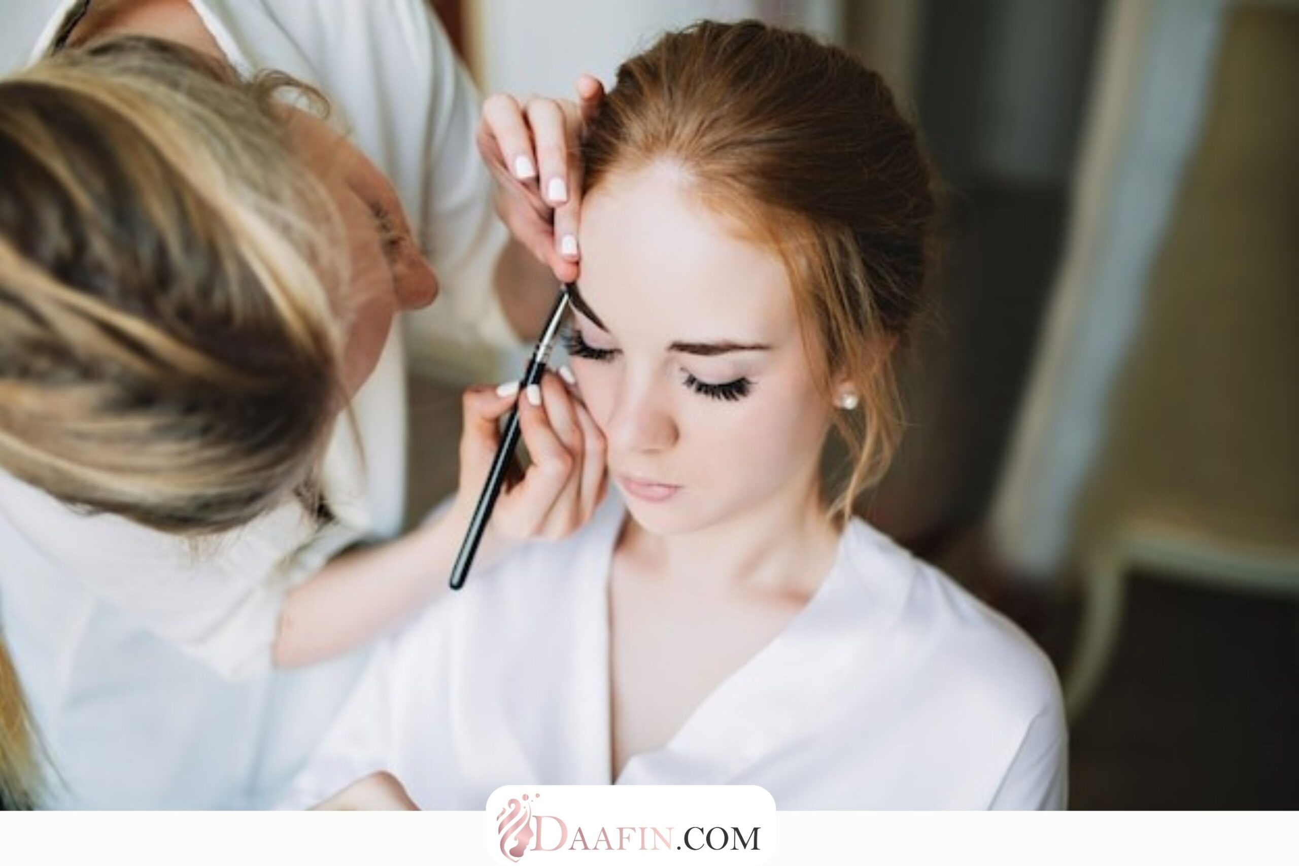 راهنمای استفاده از خط چشم در آرایش عروس