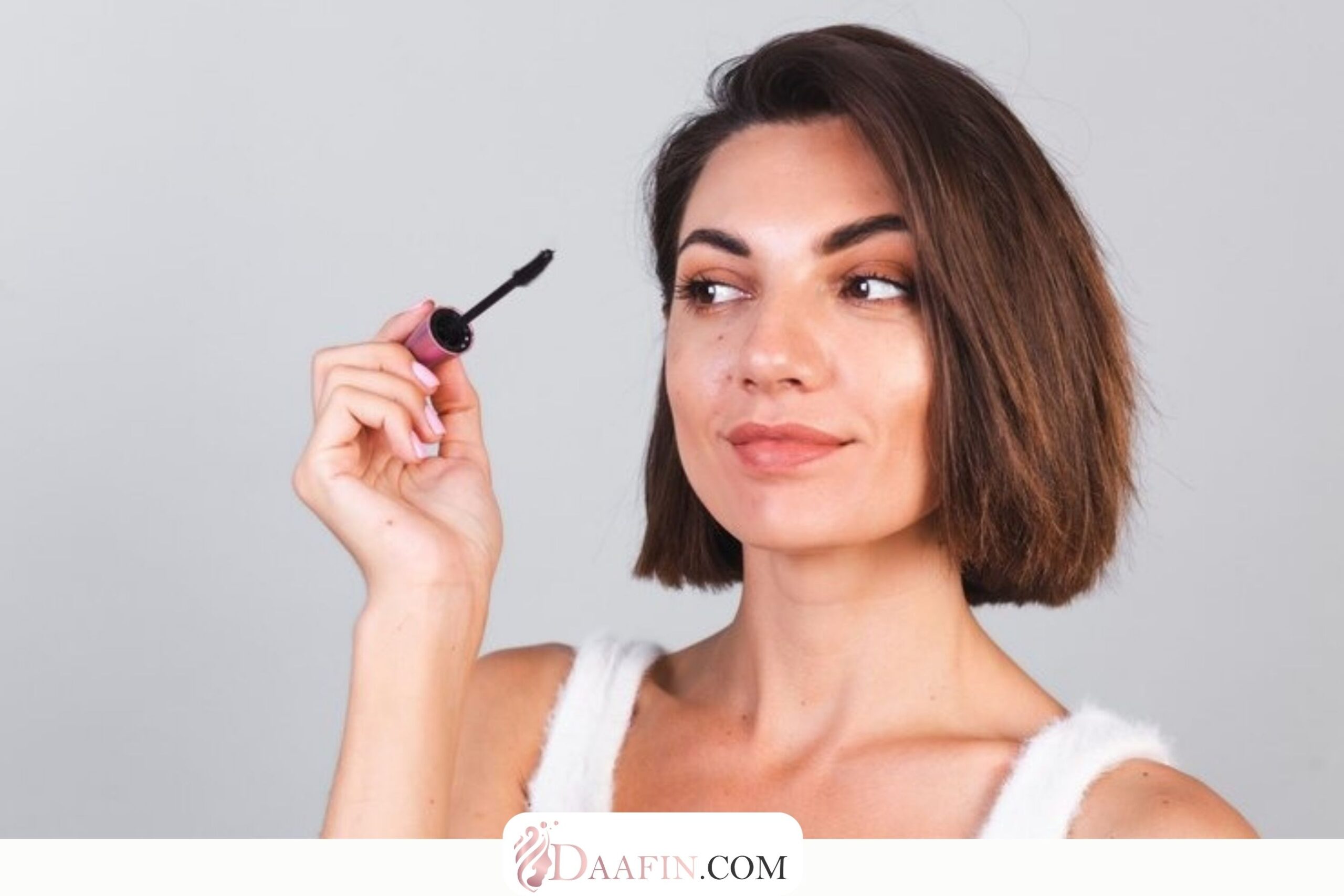 راهنمای استفاده از ریمل برای ایجاد مژه‌های طبیعی و بدون چسبندگی