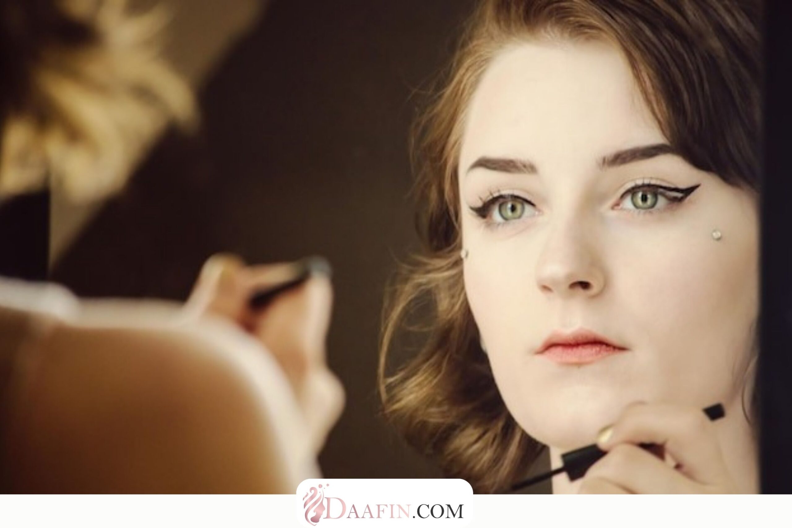 بررسی روندهای جدید آرایش چشم با خط چشم در سال ۲۰۲۵