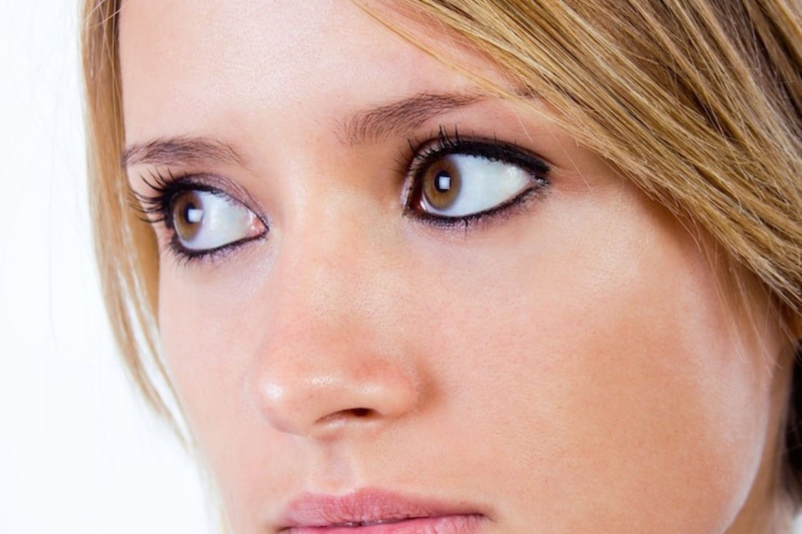 چگونه خط چشم مناسب چشمهای گرد بکشیم تا جلوهای جذابتر داشته باشیم؟