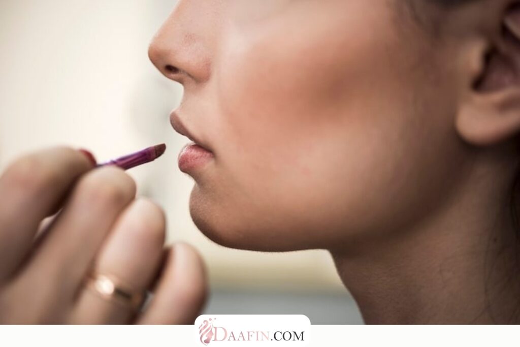 کانتورینگ لب برای فرم‌دهی بهتر: راهنمای کامل تکنیک‌ها و نکات