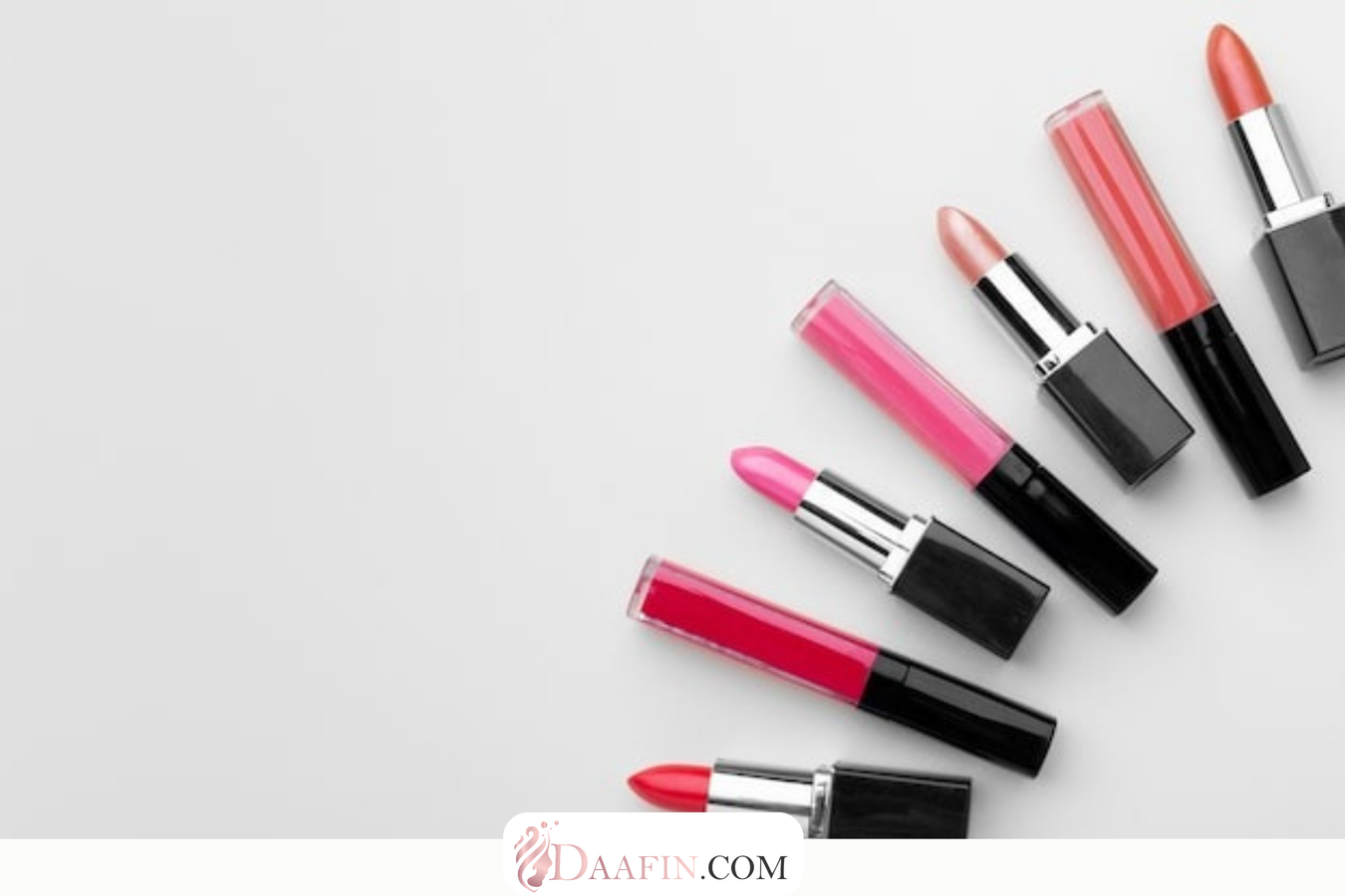 مقایسه رژ لب مایع و جامد: انتخاب بهترین گزینه برای جذابیت و ماندگاری