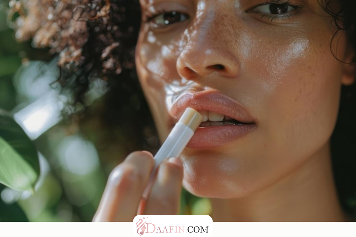 بالم لب‌های درمانی برای لب‌های ترک‌خورده