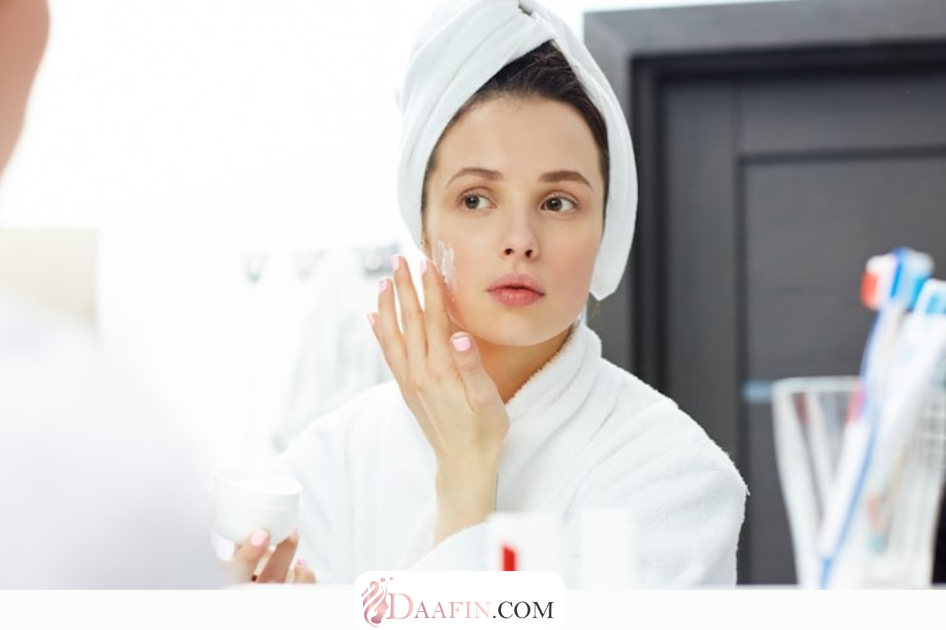 اهمیت انتخاب پاک‌کننده مناسب برای پوست مستعد لک