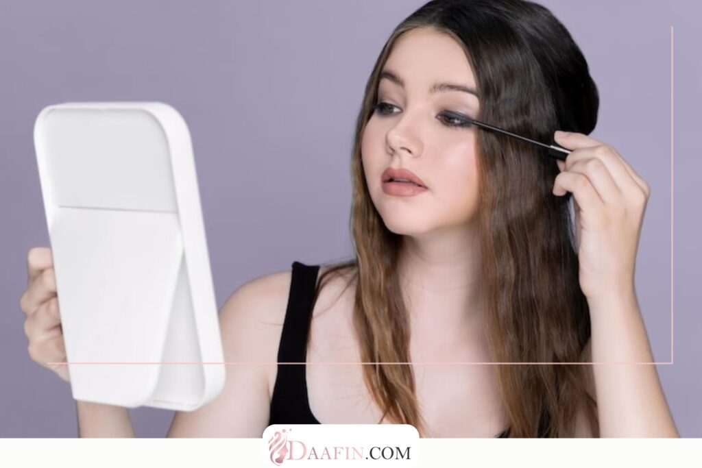 استفاده صحیح از فرمژه برای حالت دادن مژه