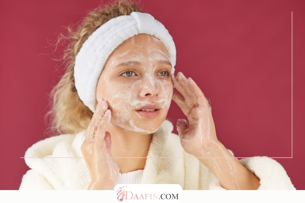 انواع پاککننده مناسب برای پوست مستعد لک