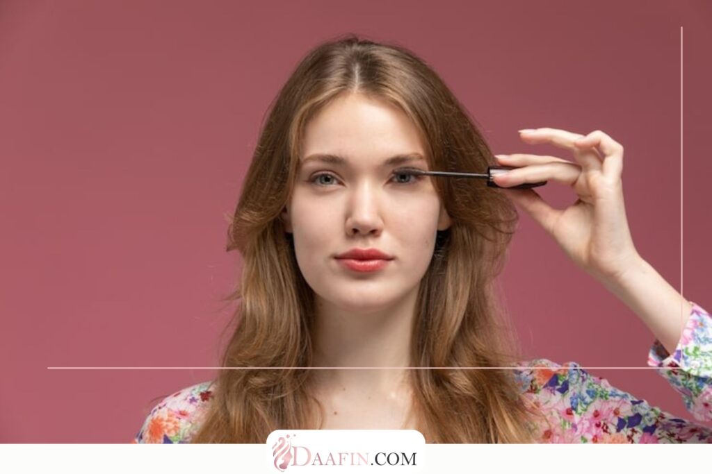 استفاده صحیح از فرمژه برای حالت دادن مژه