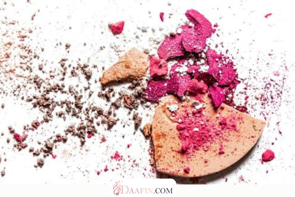 ۵ اشتباه رایج در آرایش که پوستتان را نابود می‌کند؛ توصیه‌های تخصصی درماتولوژیست‌ها