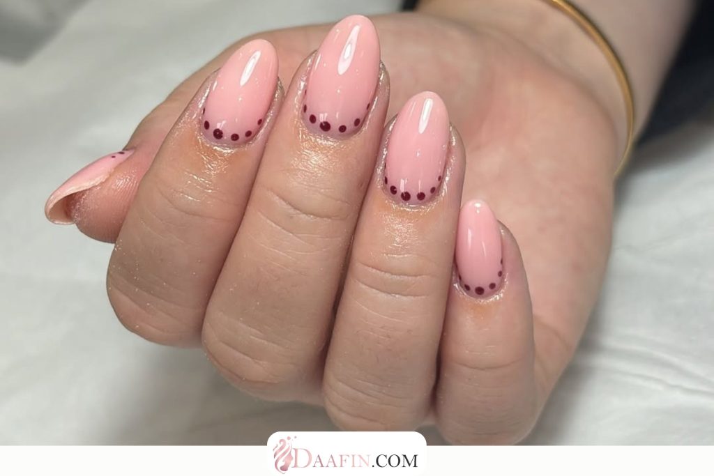 فرنچ معکوس؛ ترند مینیمال ناخن که فرنچ کلاسیک را مدرنتر میکند